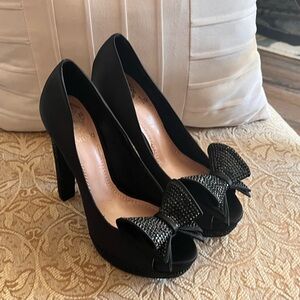 Sparkling Vince Camuto Bow Design Rhinestone Black Satin Heels